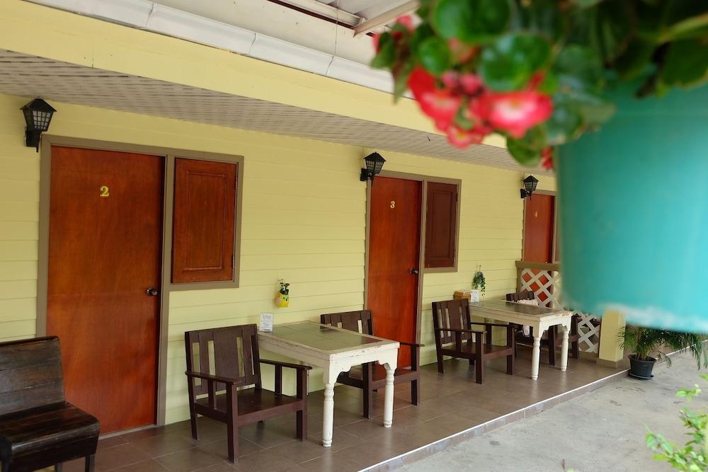 Steve Lady Hostel Банкок Екстериор снимка