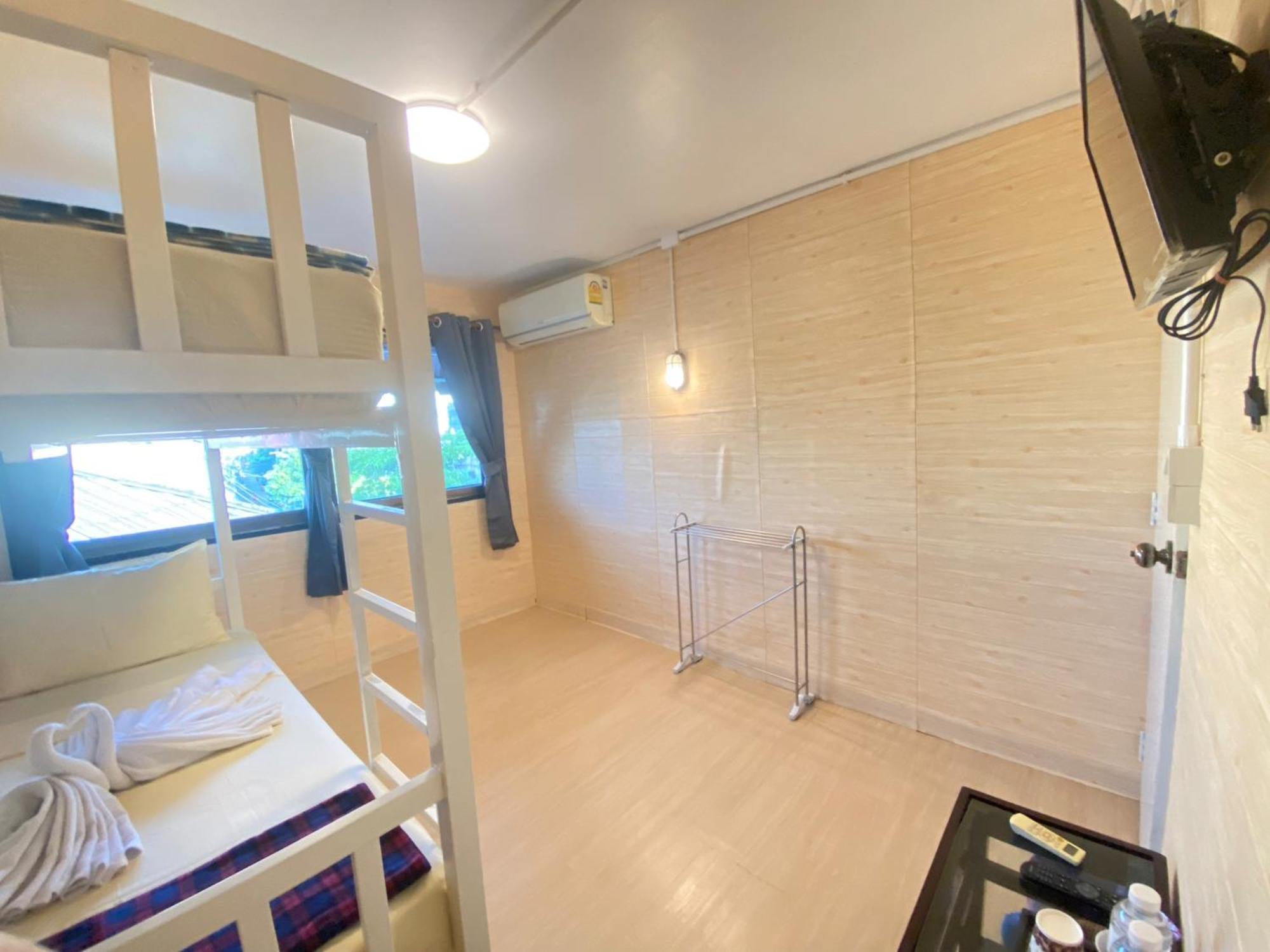 Steve Lady Hostel Банкок Екстериор снимка